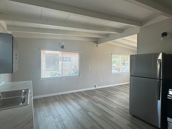 4th image of 1285 Tuttle Ln APT 4