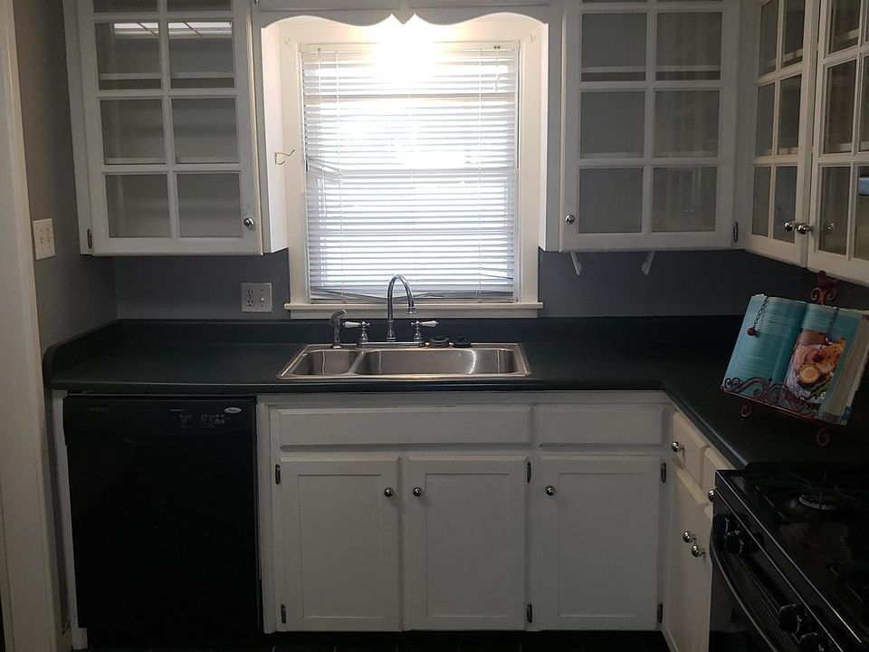 2nd image of 1608 Mustang St
