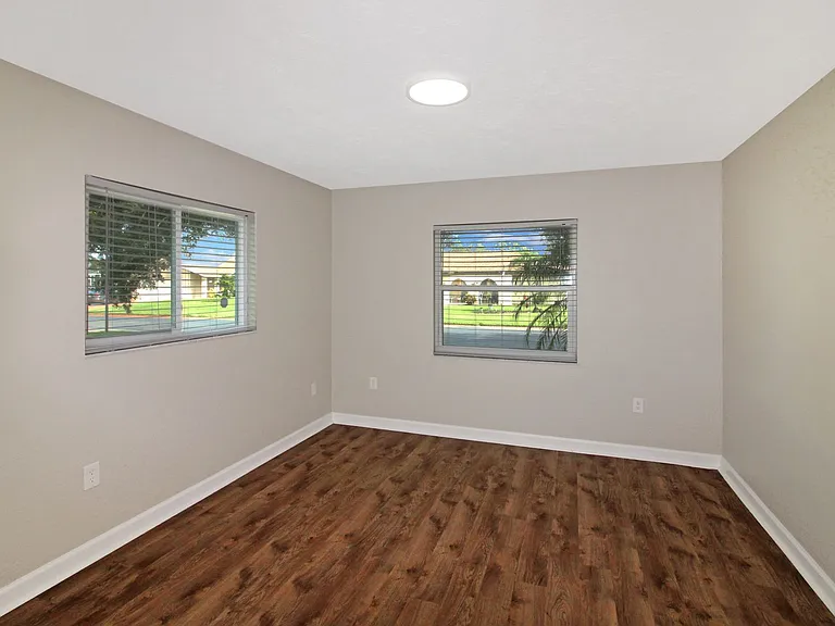 1036 N Cypress Point Dr — Photo 11