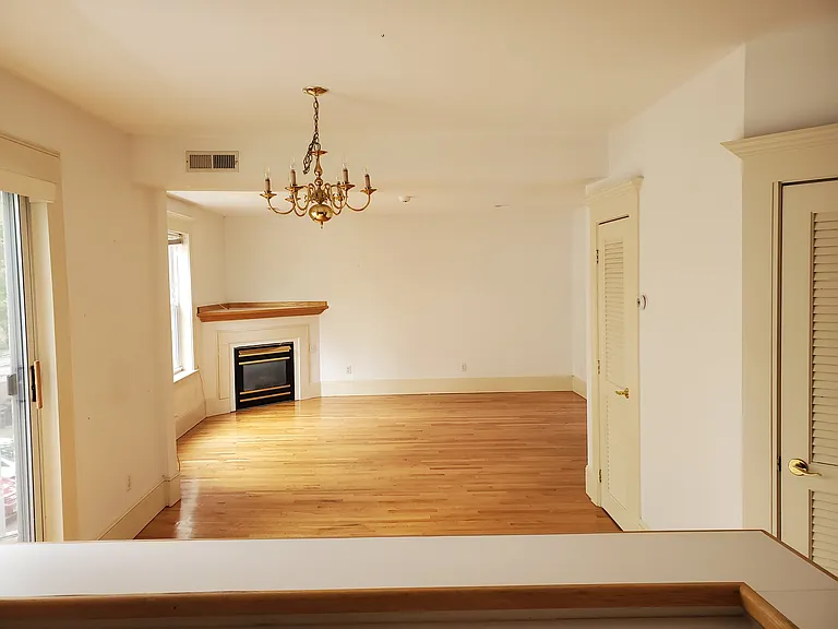 Living room (Unfurnished)
