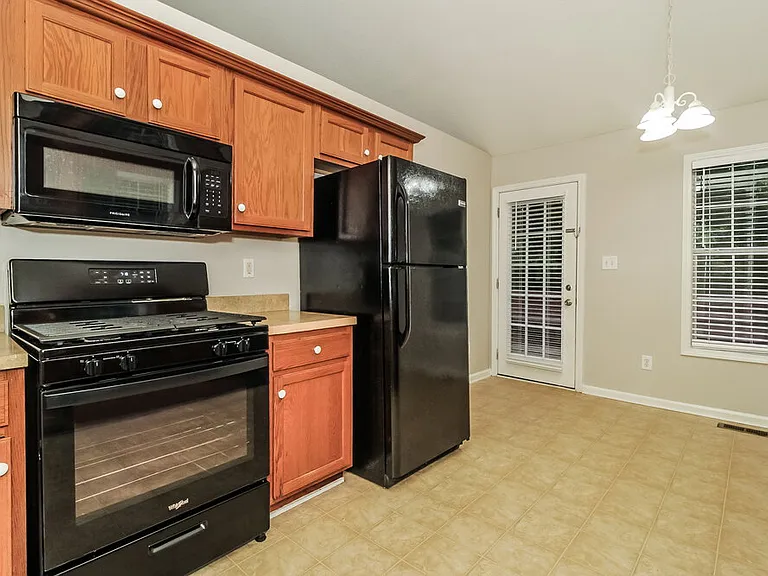 28 Fernwick Ct — Photo 8