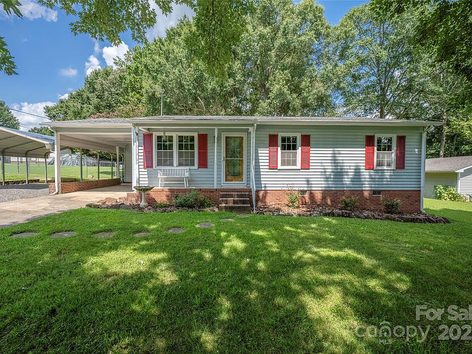 1st image of 607 Pecan St