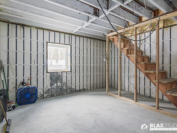 5th image of 1143 Russell Ct