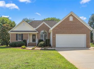 208 Tyndall Dr, Burlington, NC 27215