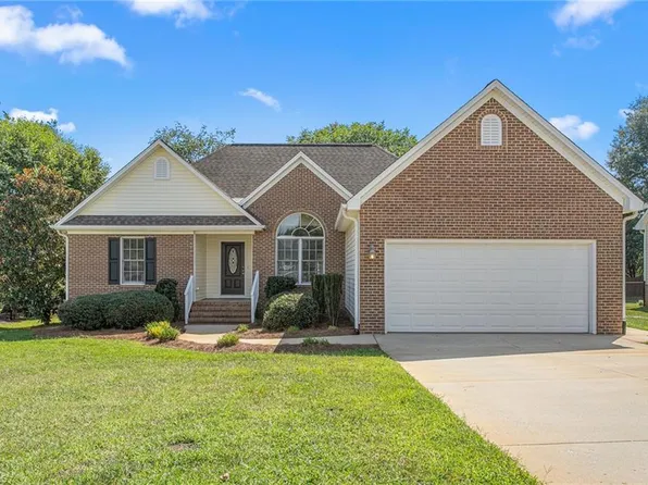 208 Tyndall Dr, Burlington, NC 27215