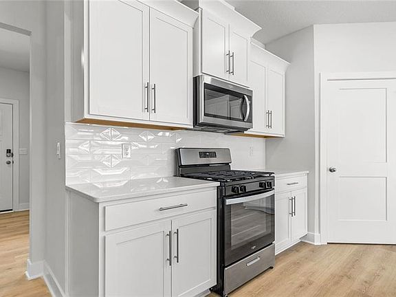 4th image of 20917 W 188th Ter