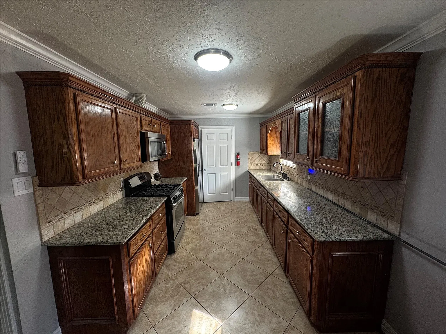 4 bed, 2.0 bath, 1768 sqft, $2,200 — Photo 3