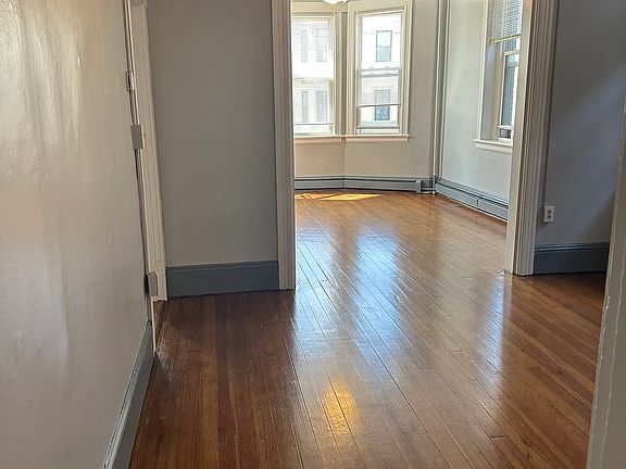 4th image of 297 Atwells Ave #3