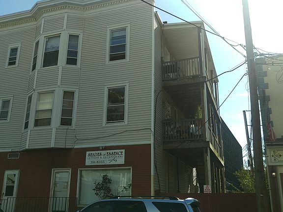 2nd image of 1392 Summer St APT 3