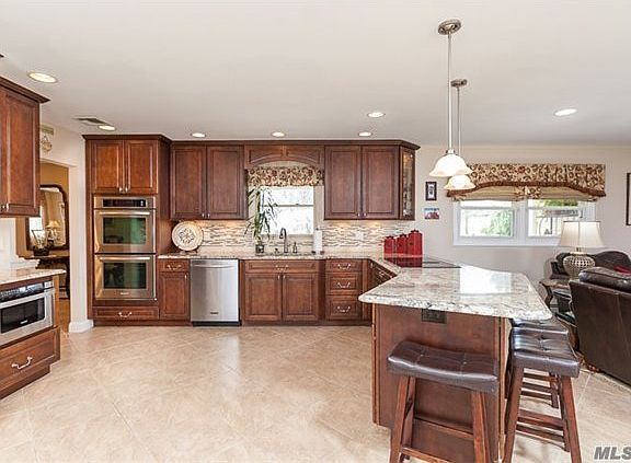 4th image of 56 Barker Dr