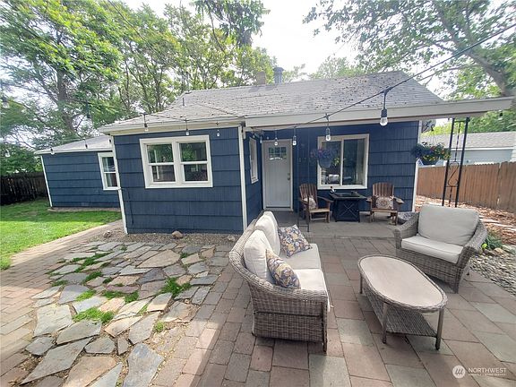 2nd image of 471 8th Avenue S