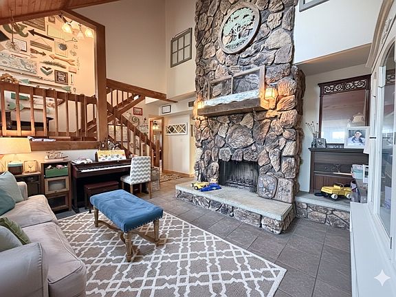 4th image of 836 Oak Manor Dr