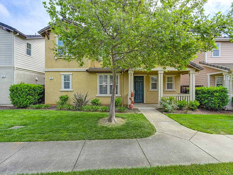 24 Crystalwood Cir — Photo 2