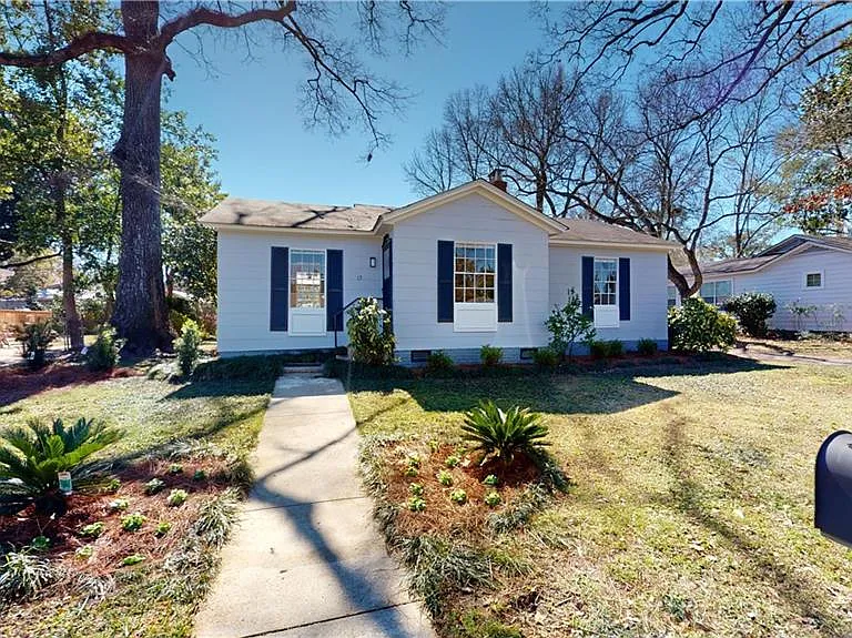 15 Princess Anne Rd — Photo 1