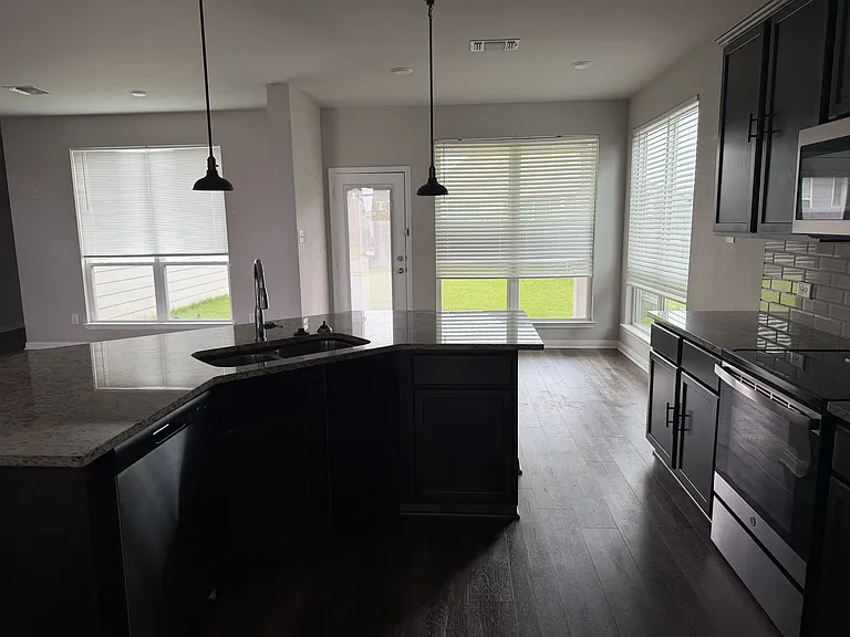 717 Hollyhock Dr — Photo 11