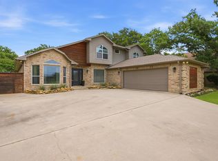 219 Navajo Trl, Lake Kiowa, TX 76240