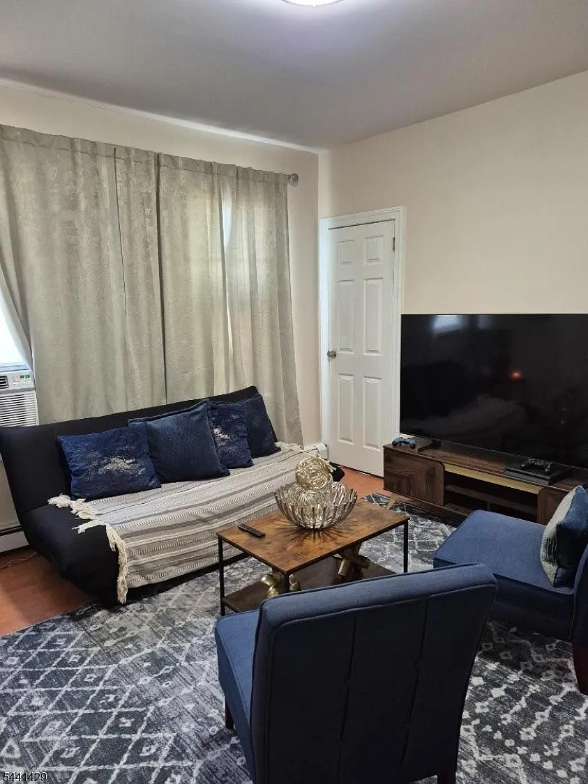 3 bed, 1.0 bath, $2,300 — Photo 3