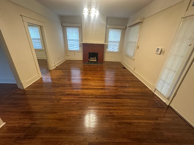 Charming Quapaw Quarter duplex - porch living + walkable convenience — Photo 3