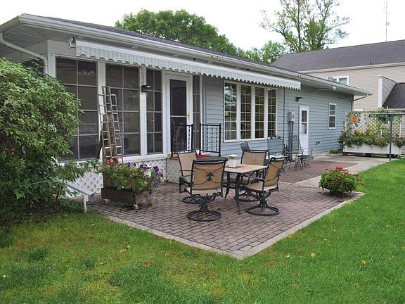 3rd image of 103 Elm Ave SW