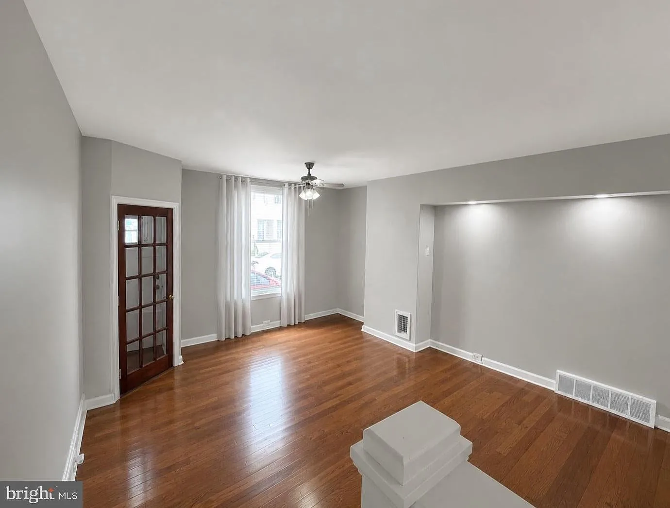3 bed, 1075 sqft, $1,800 — Photo 3