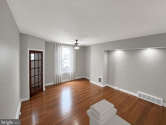 3rd image of 2643 Emerald St