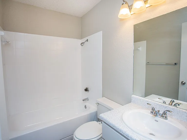 Saddlewood Apartments — Photo 24