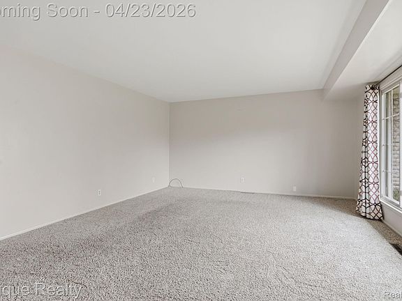 4th image of 6236 McKenzie Dr