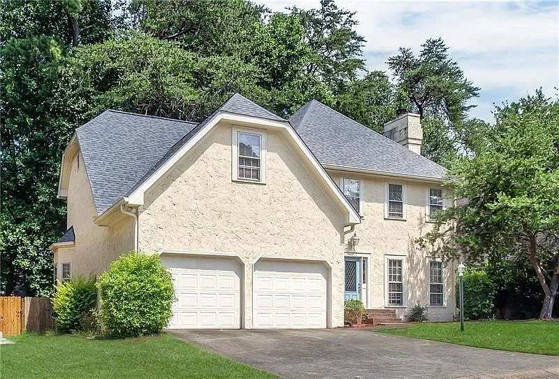3 bed, 2.5 bath, 2625 sqft, $2,800 — Photo 2