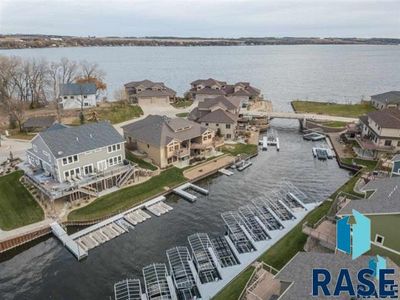 6013 Sunset Blvd, Madison, SD, 57042
