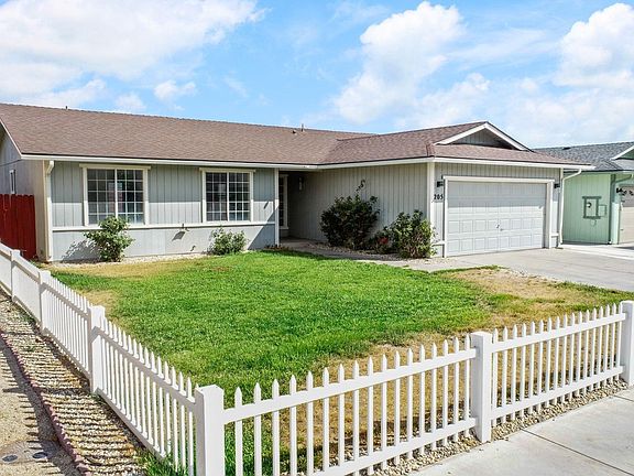 2nd image of 205 Woodlake Cir