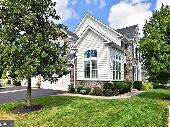 4th image of 62 Hillyer Ln