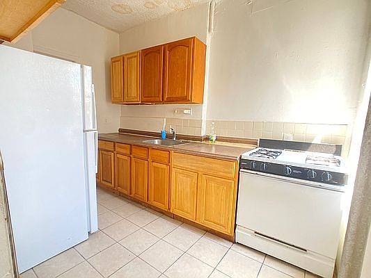 3rd image of 1562 Minford Pl APT 18