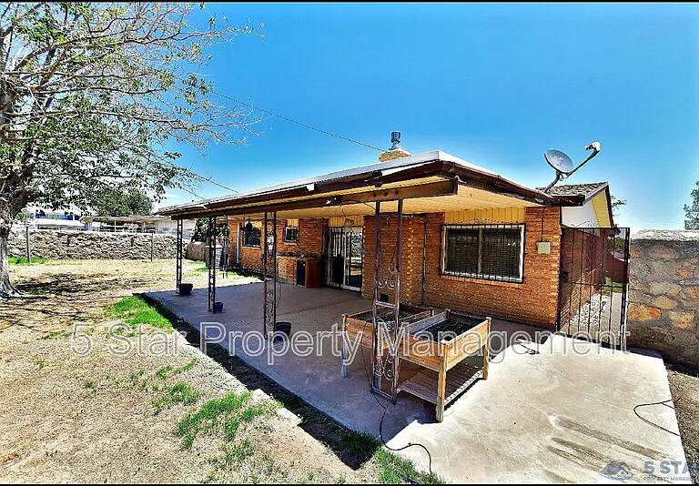10117 Mercedes St — Photo 40