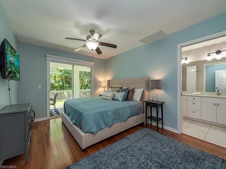 1082 Capri Dr — Photo 5