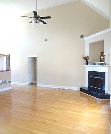 4th image of 924 Woody Hill Cir
