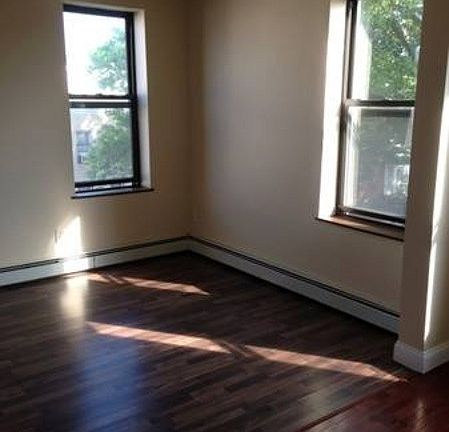 3rd image of 820 Wyckoff Ave APT 1