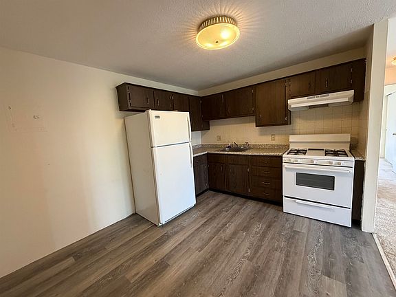 2nd image of 134 Mammoth Rd APT 29