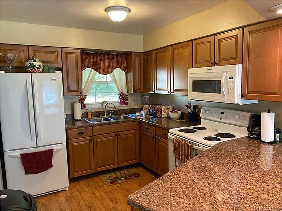 4th image of 2049 W Astor Pl