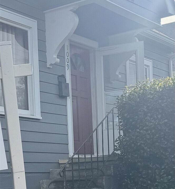 1st image of 1009 9th Street