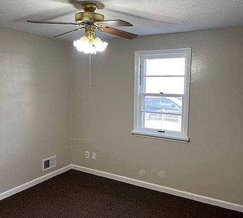 2nd image of 916 Brentwood Ave