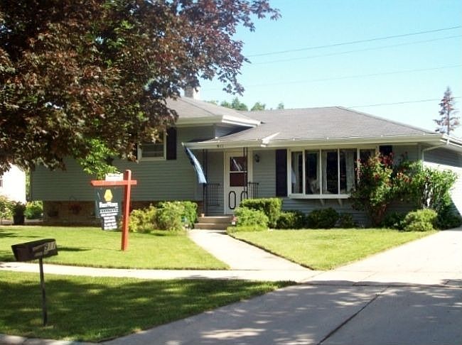 1st image of 911 Mequon Ave