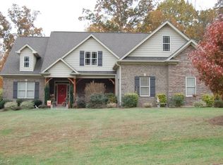 182 Pipers Rdg E, Winston Salem, NC 27127