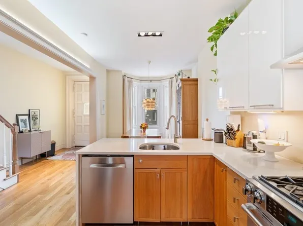 65 Van Reipen Avenue image 10 of 28