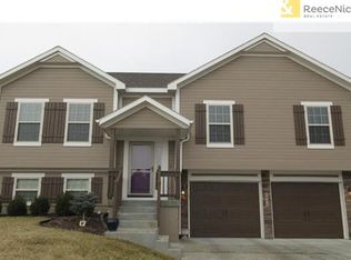 8904 SW 10th St, Blue Springs, MO 64064