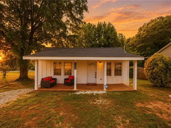 156 Pine Ave, Commerce, GA 30529