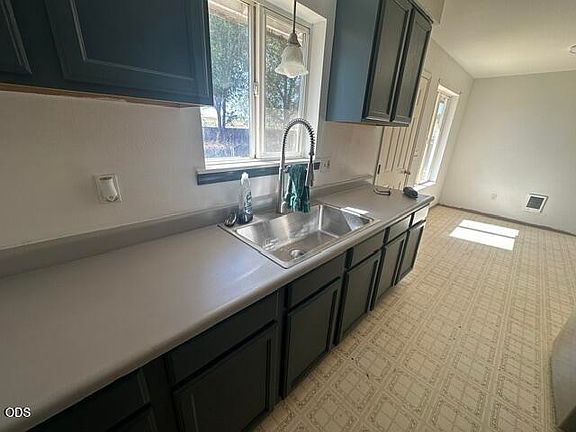 2nd image of 3025 Greenleaf Pl