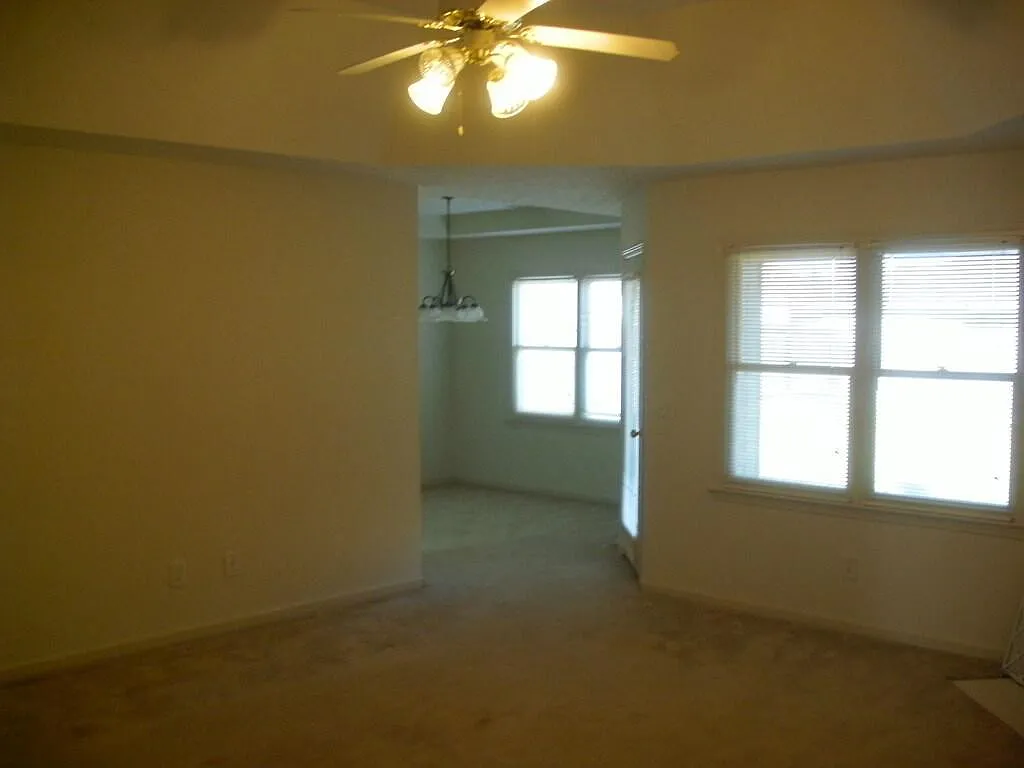 3 bed, $1,725 — Photo 4