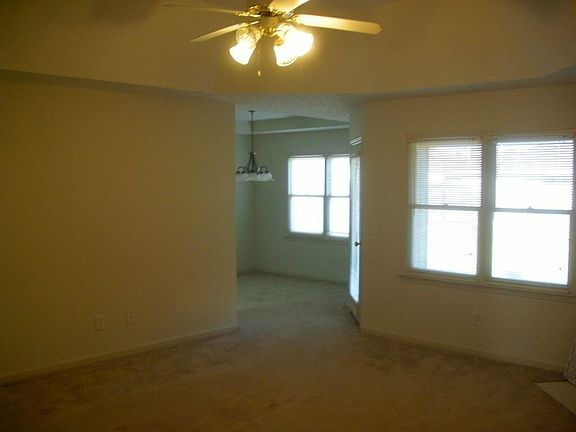 4th image of 3419 Flintlock Dr