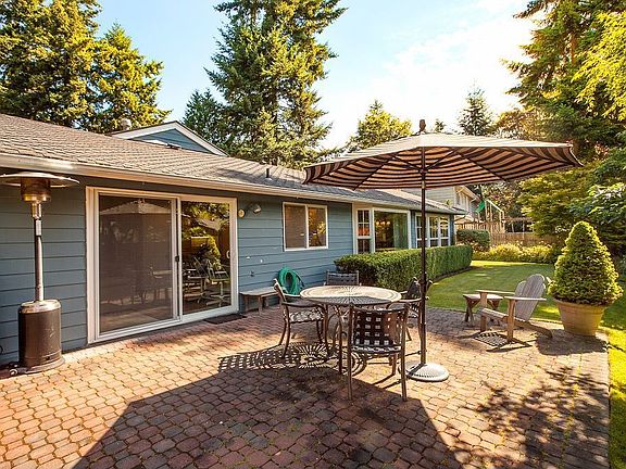 3rd image of 6215 Island Crest Way