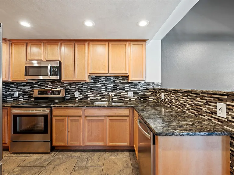 5612 W Center Ave — Photo 11